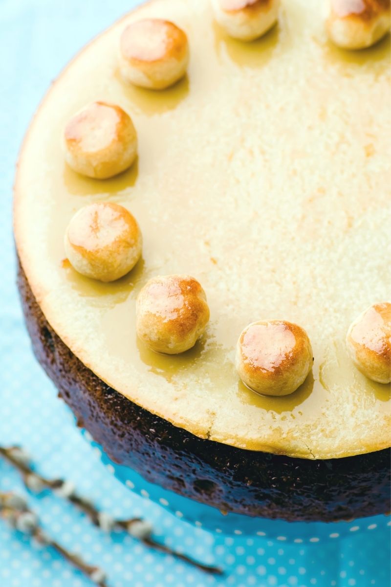 A cake that symbolises Easter: Simnel Cake